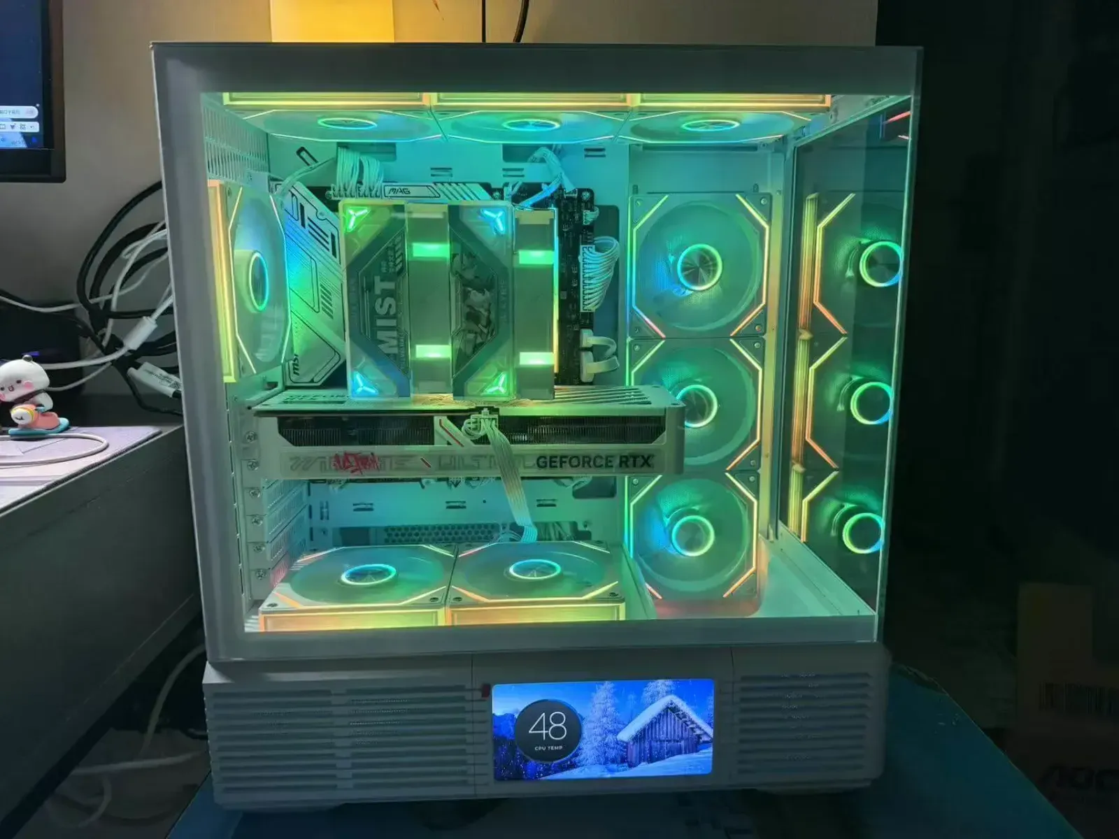 白色海景房机箱的 RGB 灯效